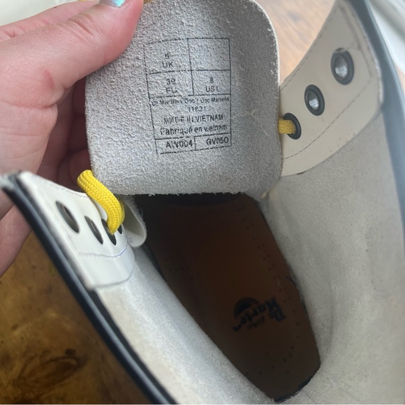 Dr. Martens 1460 smooth in white (yellow stitching and laces) - Picture 9 of 10